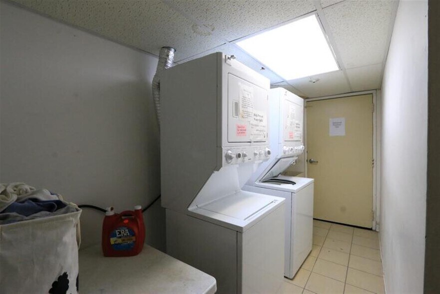 Building Photo - 70 Park Ave