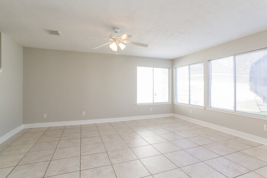 Building Photo - 10202 Farrell Dr