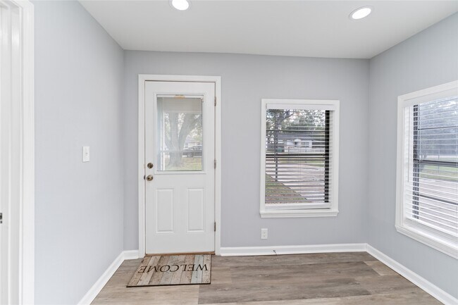Building Photo - 9946 Algiers Rd