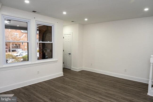 Building Photo - 216 Jefferson St NW