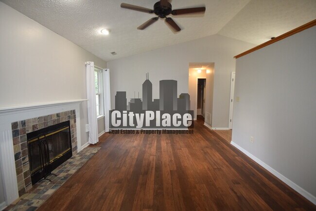 Building Photo - 525 E Pine Ridge Dr