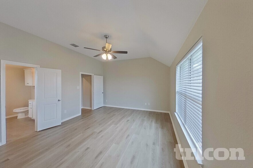 Building Photo - 523 Long Prairie Dr