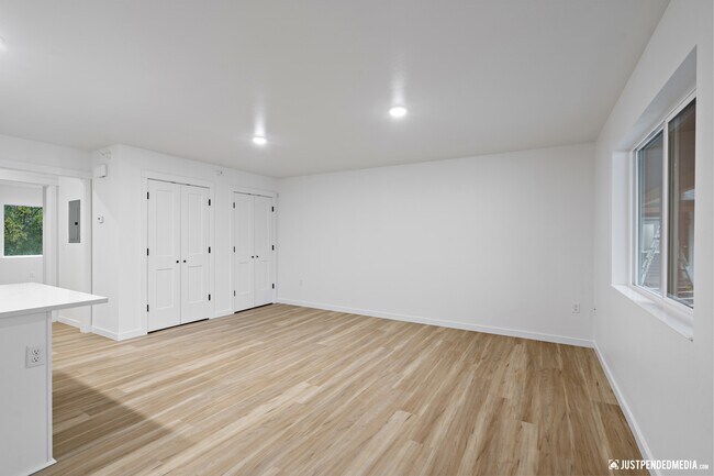 Building Photo - 12378 Lake St