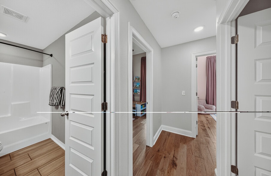 Building Photo - 5803 W Poison Springs Dr