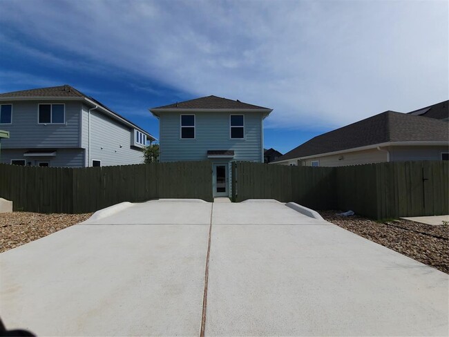 Building Photo - 17204 Adoro Dr