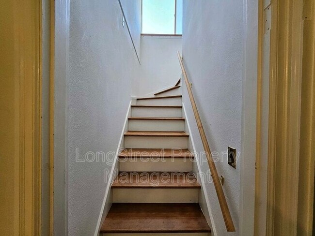 Building Photo - 224 N Russet St