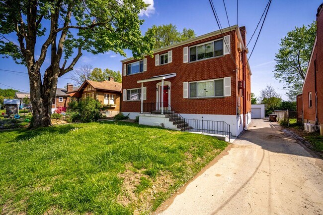Building Photo - Webster Apartments - Newly Renovated 1 Bed...