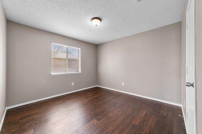 Building Photo - 1311 Wenatchee Dr