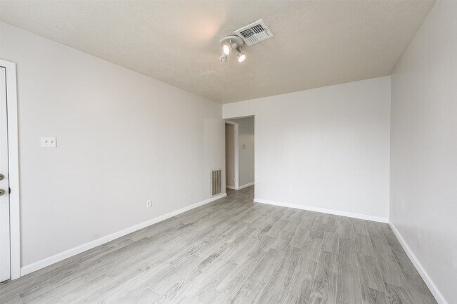 Building Photo - 15222 Wickbriar Dr