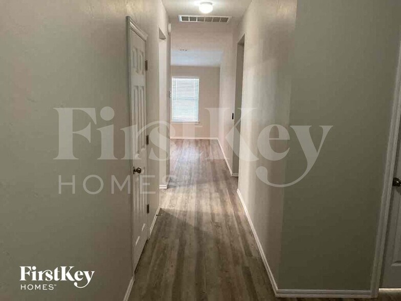 Building Photo - 1885 Bradford Pl