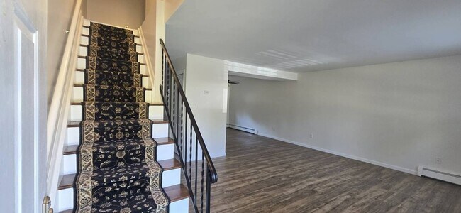 Building Photo - 1335 Union Ave