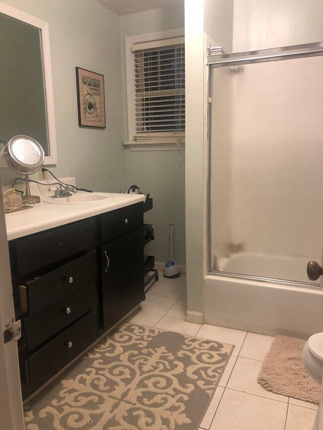 Building Photo - 4bed/2 bath close to USC, Five Points