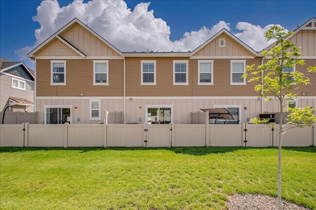 Building Photo - Townhome 2 bed / 2.5 bath in Boise!