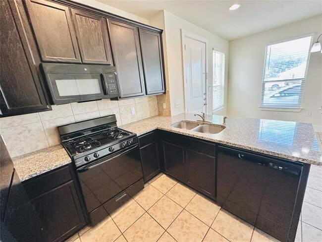 Building Photo - 2216 Creekside Ln