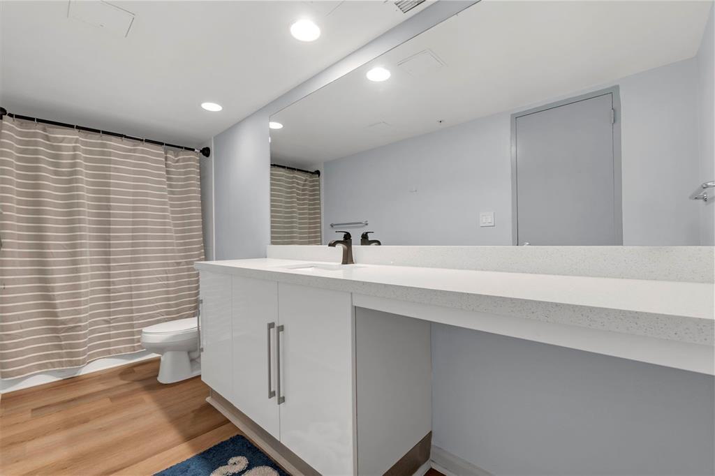 Building Photo - 3000 S Ocean Dr