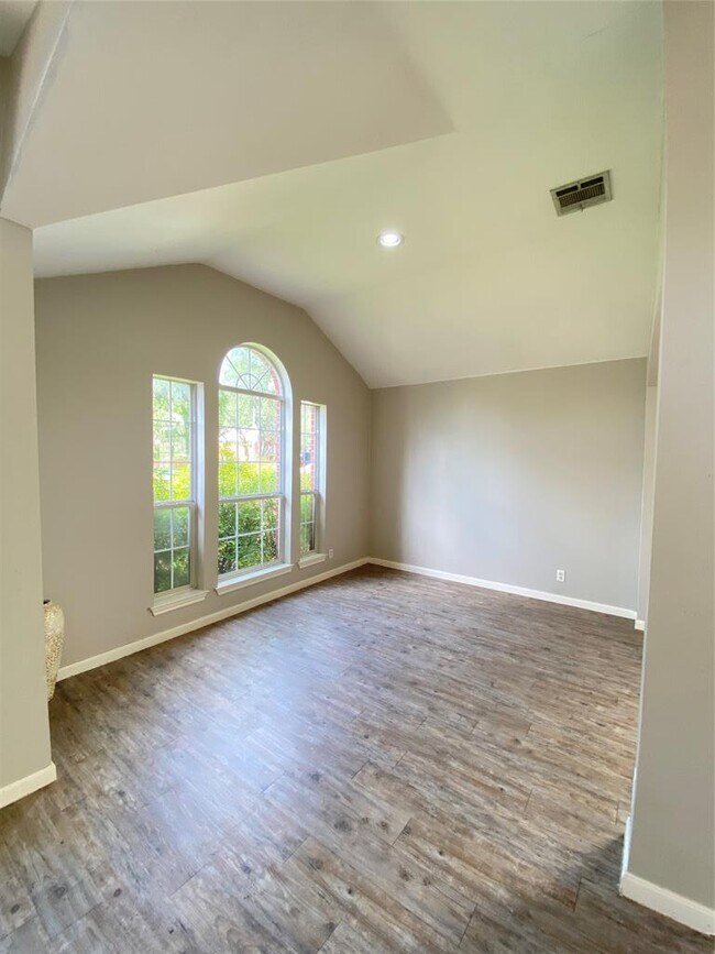 Building Photo - 3739 Norman Loop
