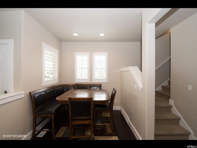 Building Photo - 1293 S Mountain Crest Dr