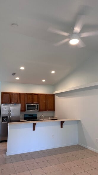 Building Photo - 1326 SE 8th Pl