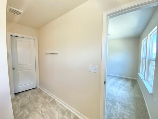 Building Photo - 836 Falls Grove Trl