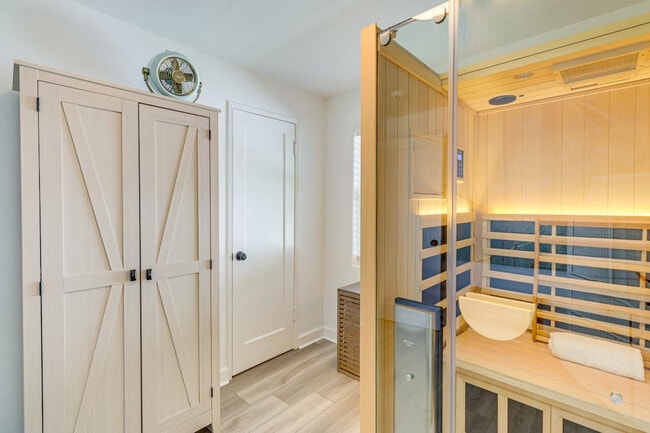 Building Photo - 2042 37th Ave