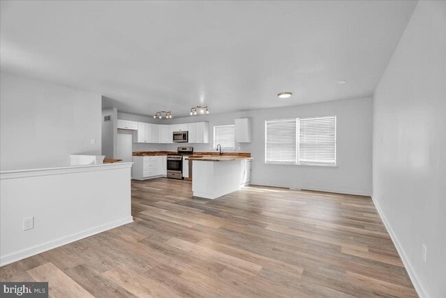 Building Photo - 318 10th St