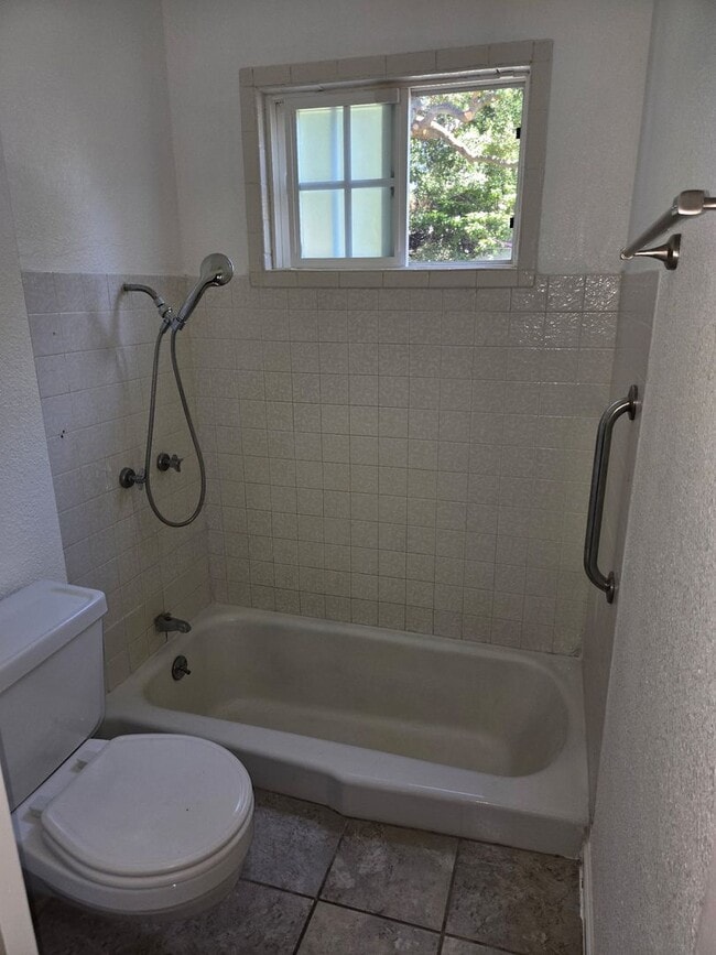 Building Photo - Just 2495.00 For This Lovely Home