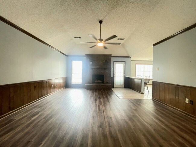 Building Photo - Country living, right in the center of Olive Branch