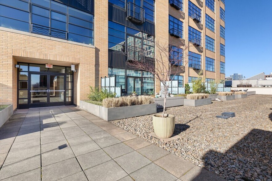 Building Photo - 420 NW 11th Ave