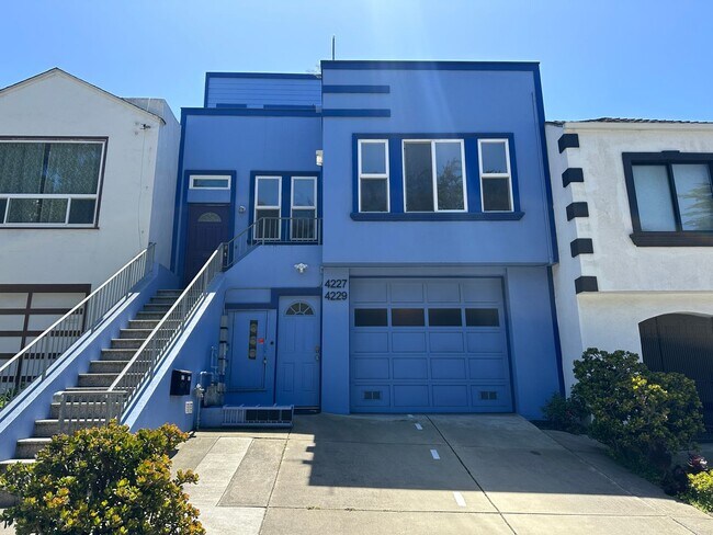 Building Photo - Lincoln Avenue Units
