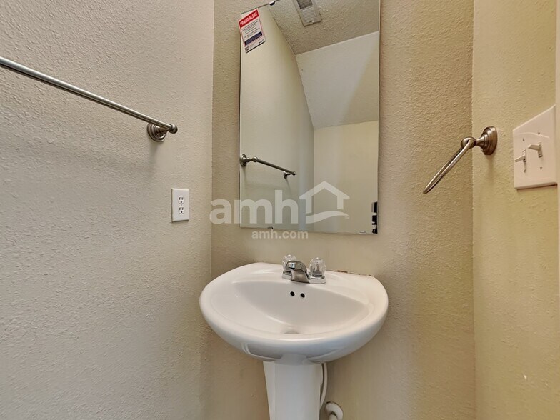 Building Photo - 656 Rocky Meadow Dr