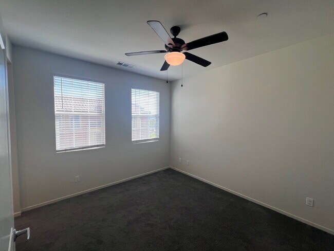 Building Photo - Gorgeous Like-New 4BD/3.5BA Oceanside Townhome! Bright & Airy Open Floor Plan, Stainless Applianc...