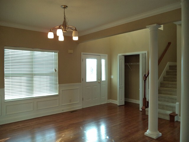 Building Photo - 4635 Aylesbury Dr