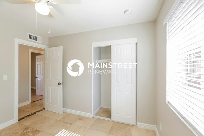 Building Photo - 4 Bedroom Pet-Friendly Home in Phoenix, AZ...