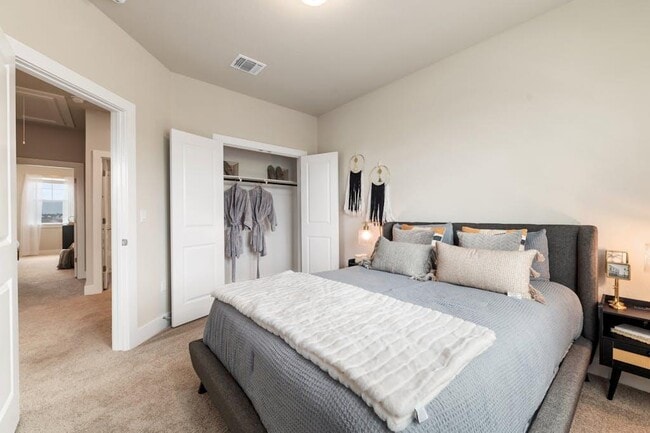 Building Photo - 5804 Rotunda View