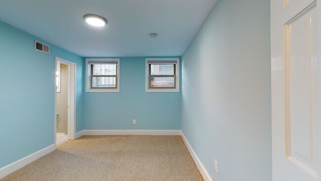 Building Photo - 18 9th St NE