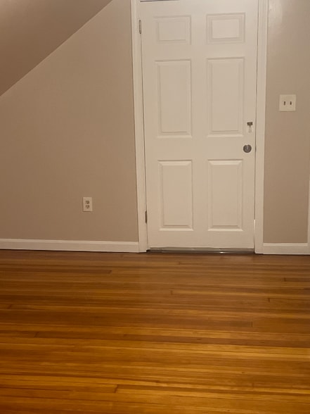 Primary Photo - 10 Osgood Ave