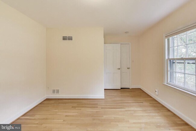 Building Photo - 7308 Burdette Ct