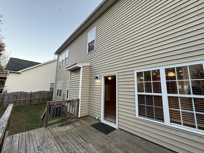 Building Photo - HUGE 5 Bedroom 3 Stroy Home with Fenced in...