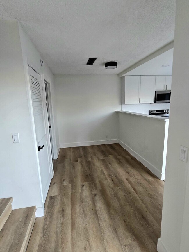 Building Photo - 4204 Waterview Cir