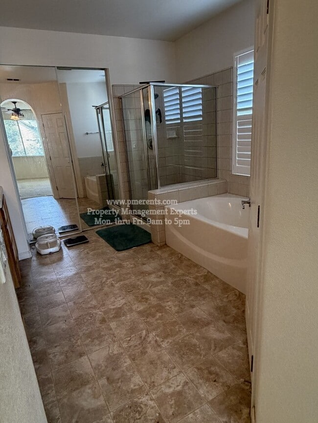 Building Photo - 2531 Crestmore Cir