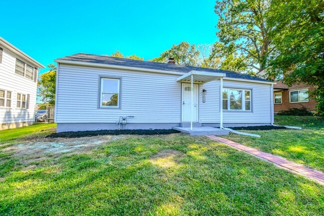 Building Photo - 4126 Sylvan Dr