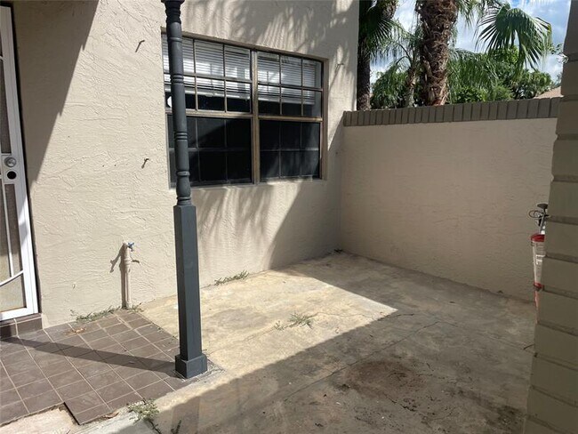 Building Photo - 9162 Vineyard Lake Dr