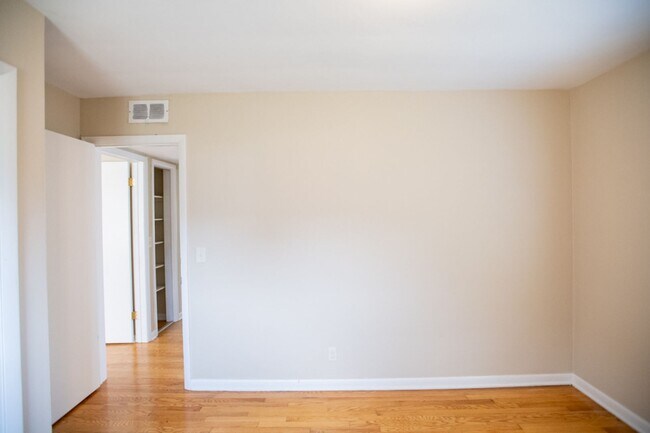 Building Photo - 1333 E Colorado St