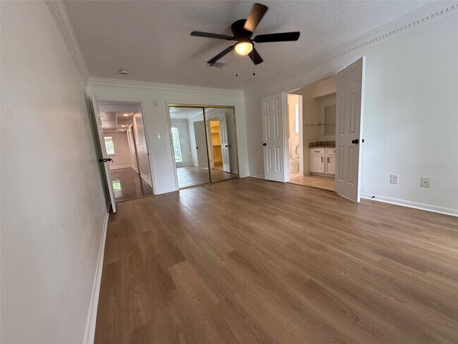 Building Photo - 2075 Little Cedar Dr