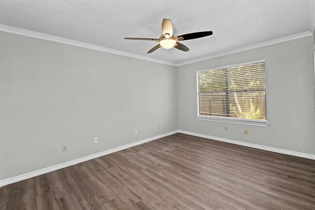 Building Photo - 2304 Klattenhoff Dr