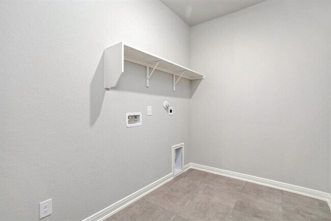 Building Photo - 25810 Posey Dr