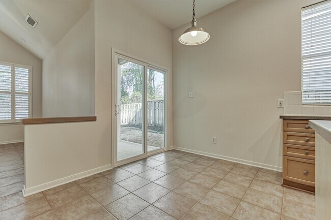 Building Photo - 89 N Apple Springs Cir