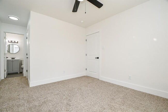 Building Photo - 4223 Elmwood St