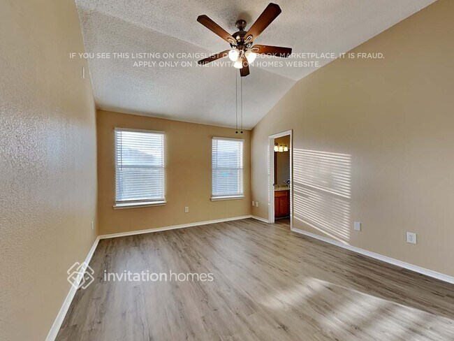 Building Photo - 10648 Shadywood Dr