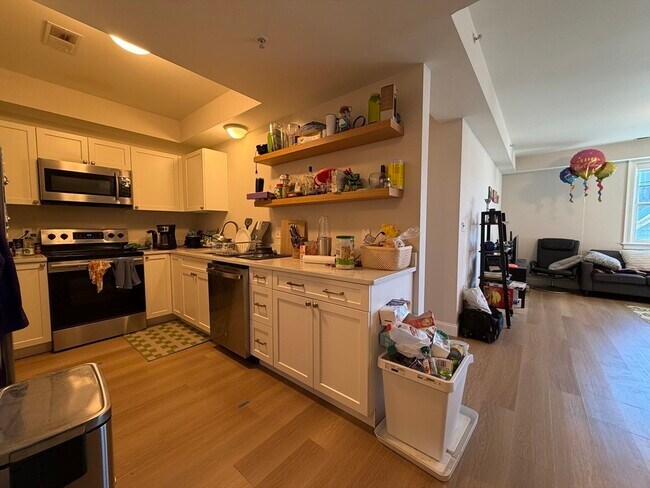 Building Photo - 43 Pitman St